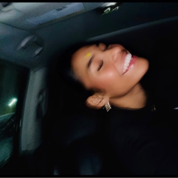 Meet your Posher, Alaina - Picture 2 of 9